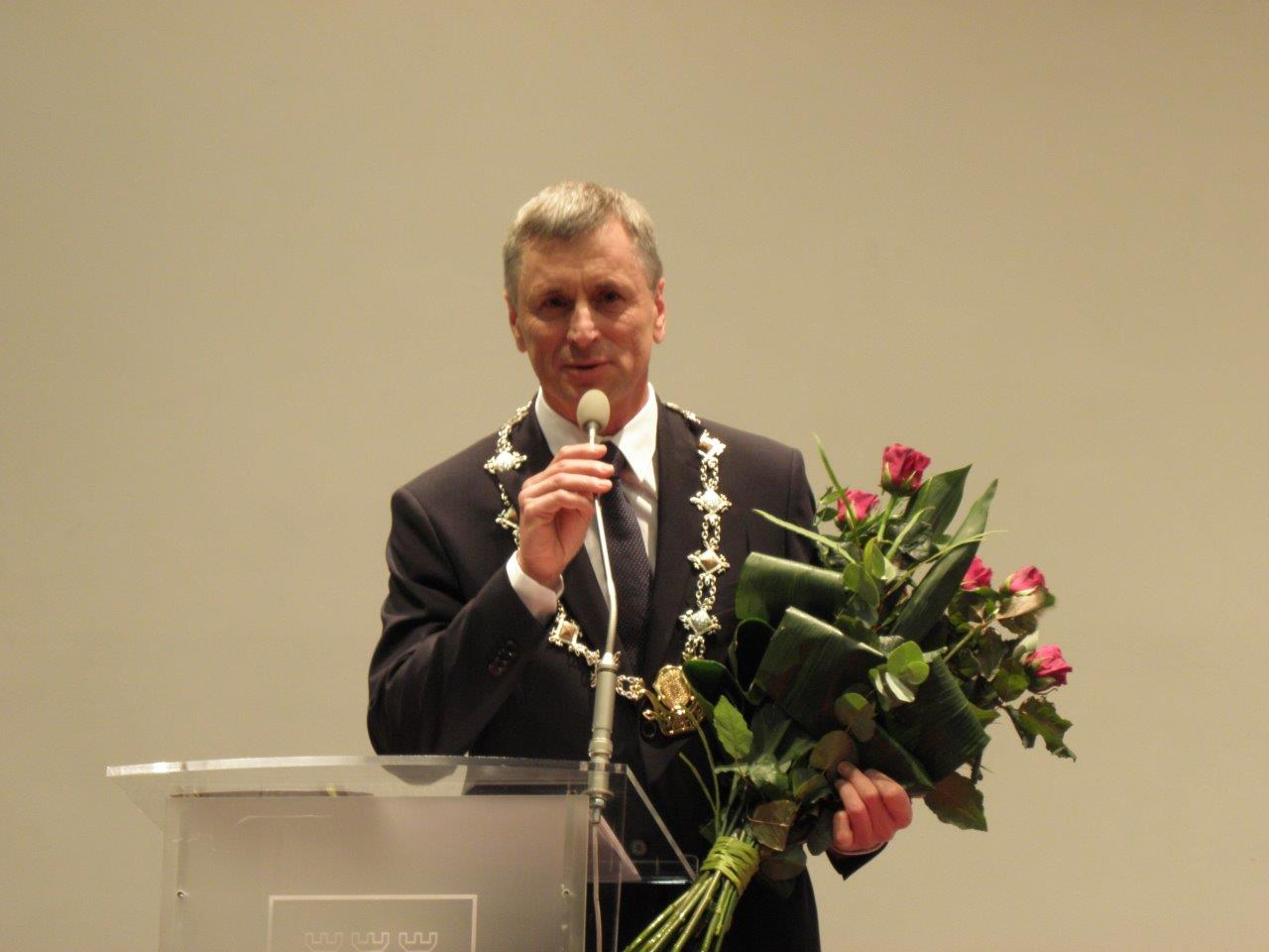 Burmistrz zaprzysiężony! 1 Burmistrz 2 2