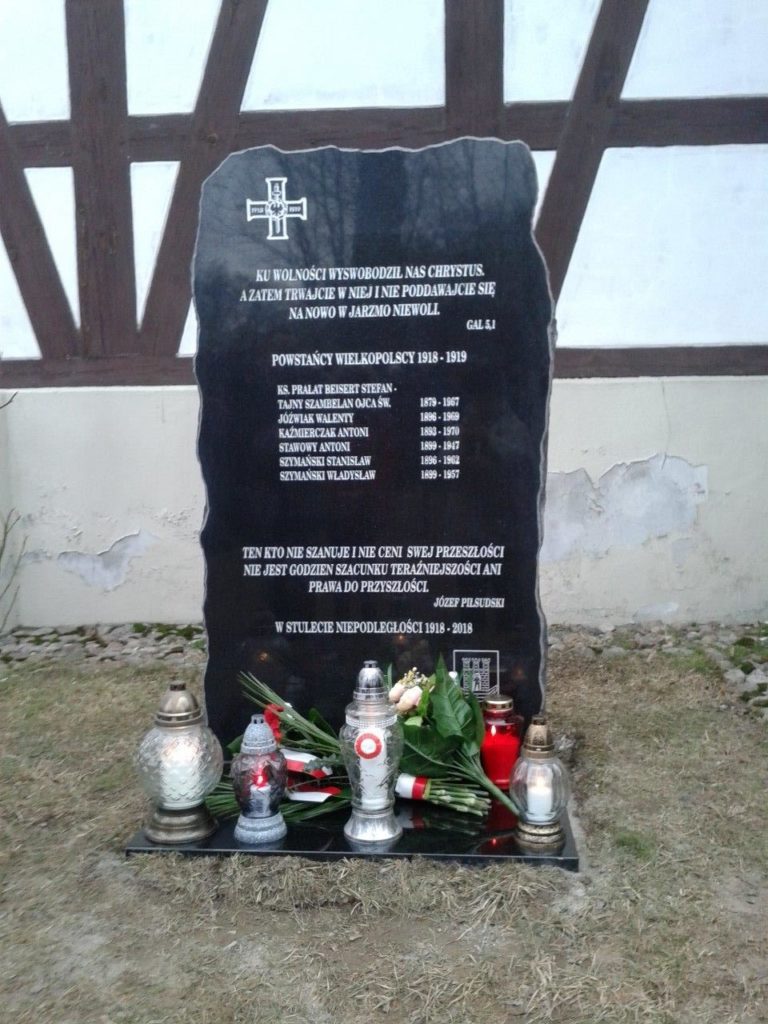 Odsłonili tablice ku czci Powstańców Wlkp. 8 tablica 2