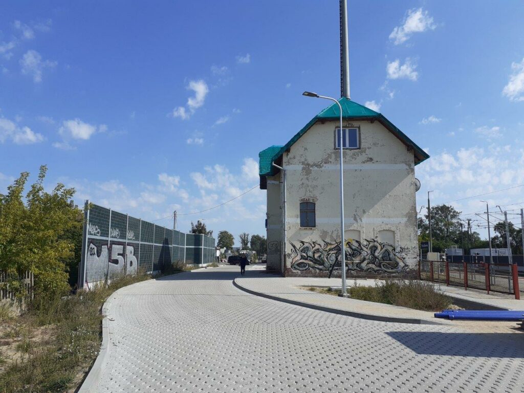 Węzeł przesiadkowy rośnie 1 Portal Swarzedzki wezel przesiadkowy Paczkowo 02