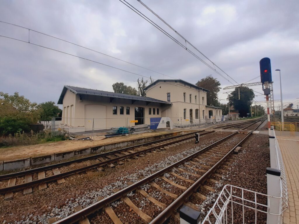 Świetlica w Kobylnicy na wiosnę 1 Portal Swarzedzki swietlica Kobylnica Dworzec 02