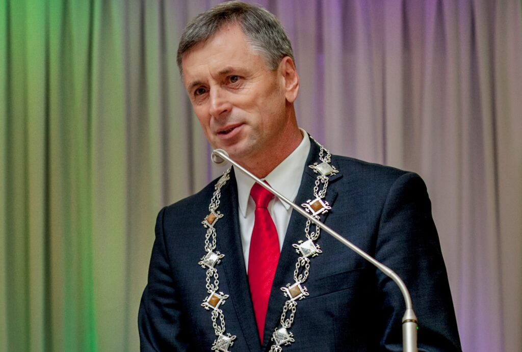 Burmistrz powalczy o absolutorium i wotum zaufania 1 Portal Swarzedzki Burmistrz powalczy 2