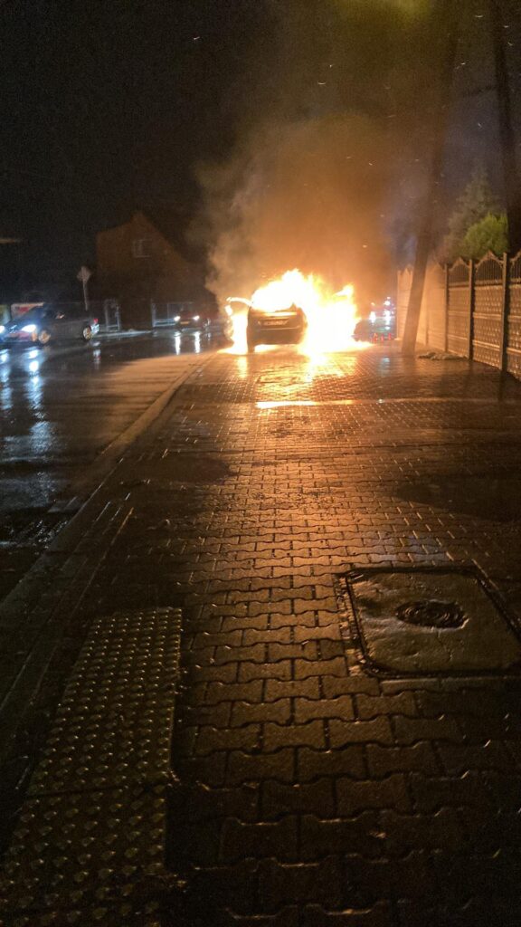 splonely dwa auta foto 3