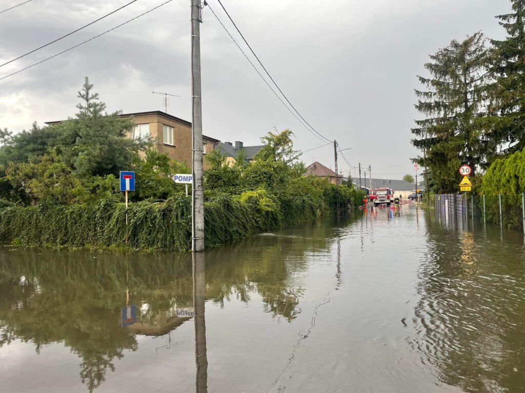 Część ulic pod wodą 3 podtopienia 2