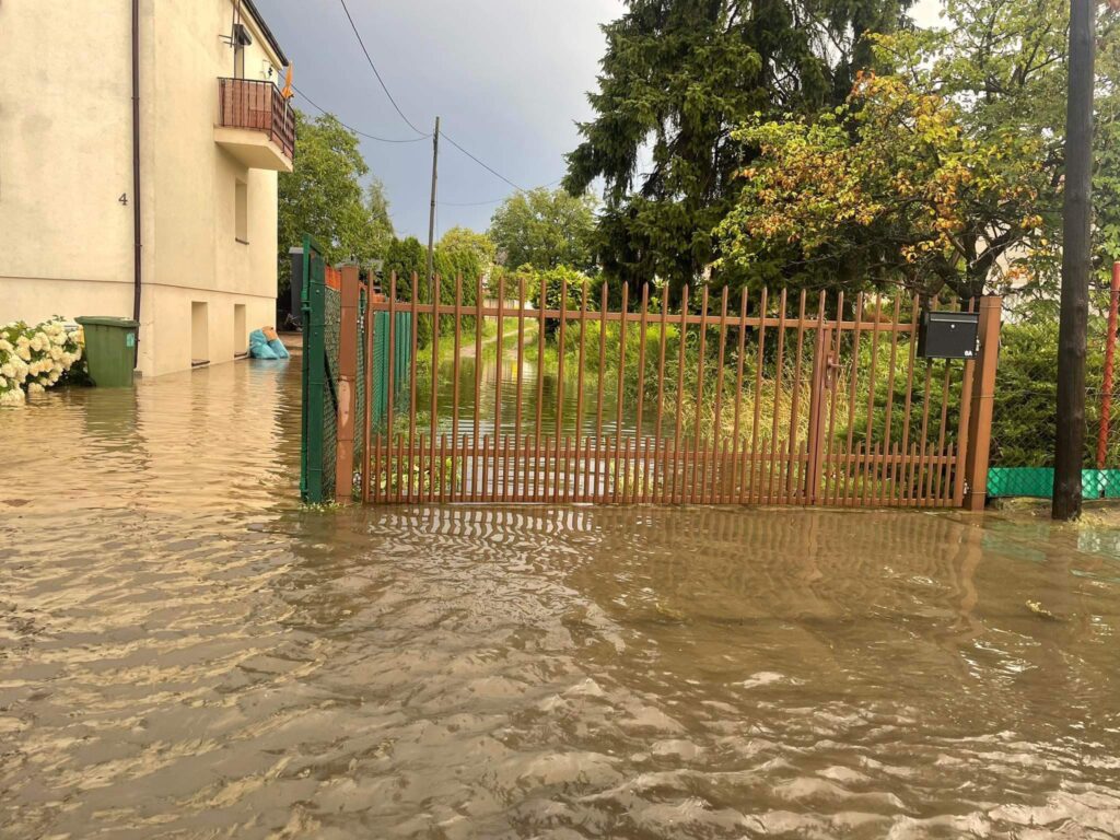 Część ulic pod wodą 2 podtopienia 3