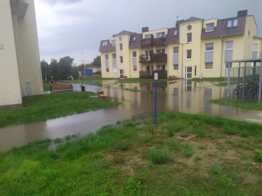 Część ulic pod wodą 1 podtopienia 4