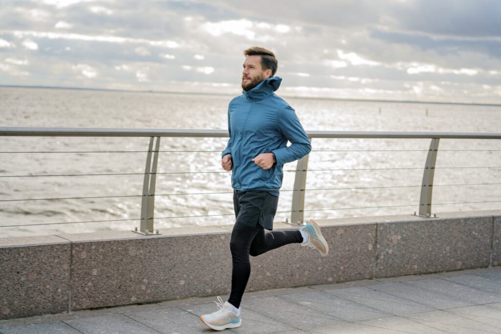 Czy komfort zapewniony przez ubranie sportowe może poprawić wyniki sportowe? 1 fotka do srodka