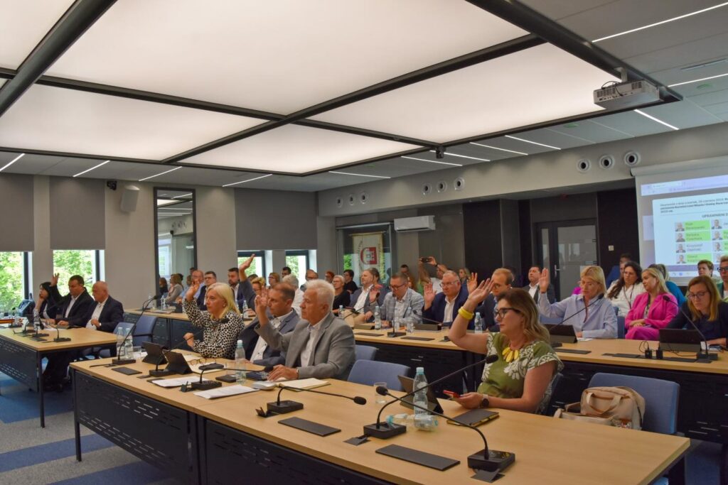 Gospodarz gminy z absolutorium i wotum zaufania 2 absolu. 2