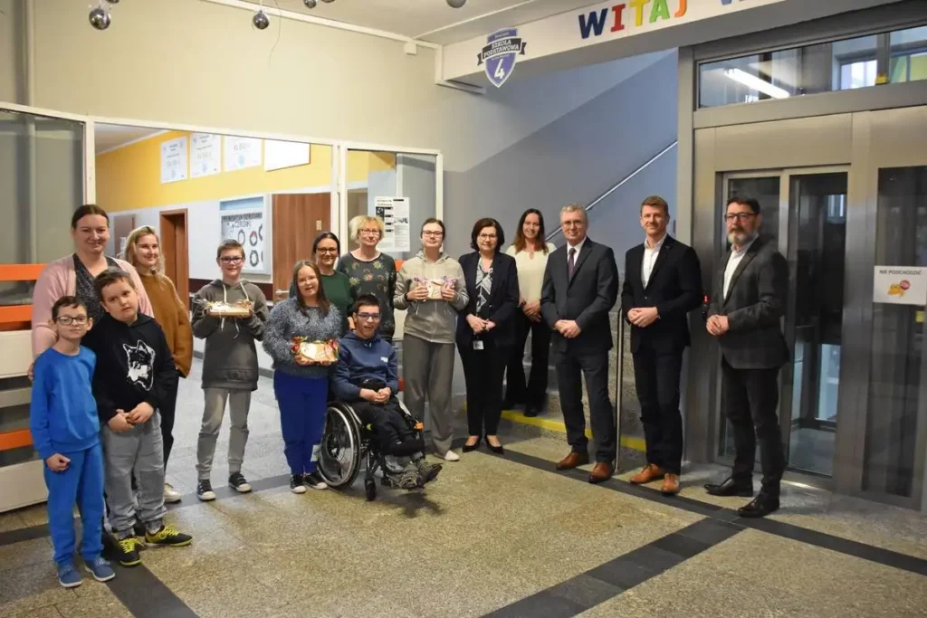 Swarzędzka „Czwórka” oficjalnie z windą 1 Winda2